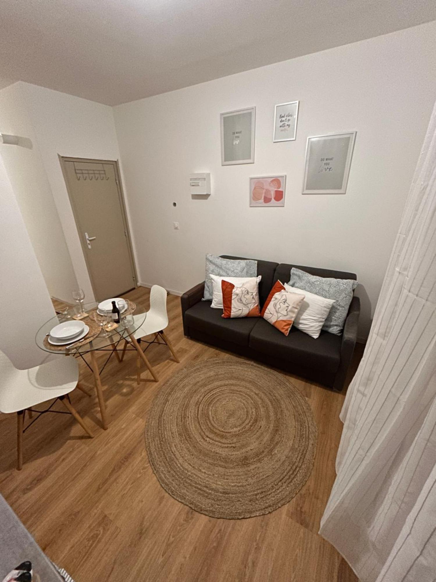 Serenity Stay Saint-Quentin  Zewnętrze zdjęcie